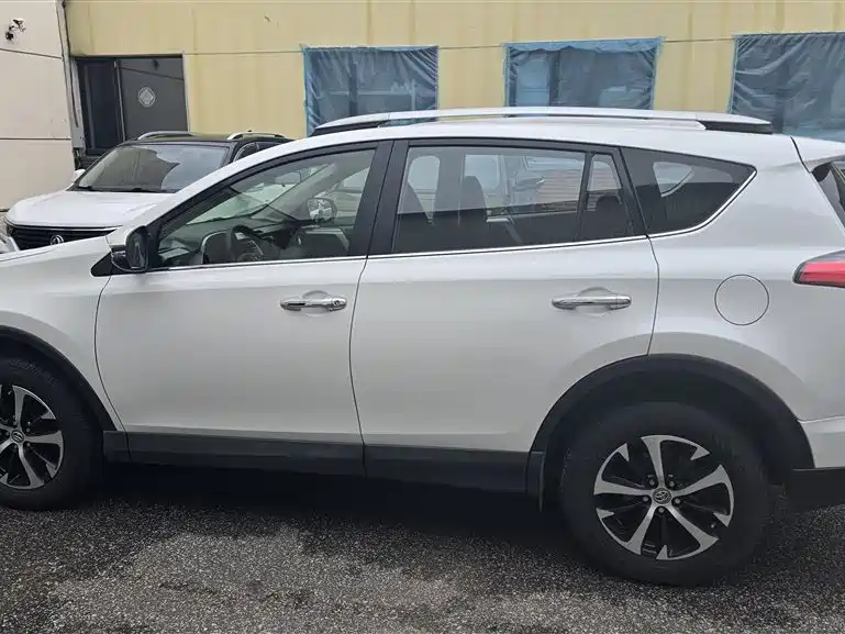 Toyota RAV4 Rongfang 2016 2.0L CVT 2WD Trend (China V) фото 7
