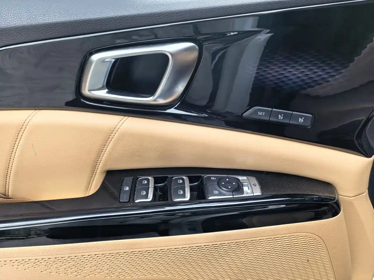 Kia Carnival 2021 2.0T Luxury Tech Edition фото 9
