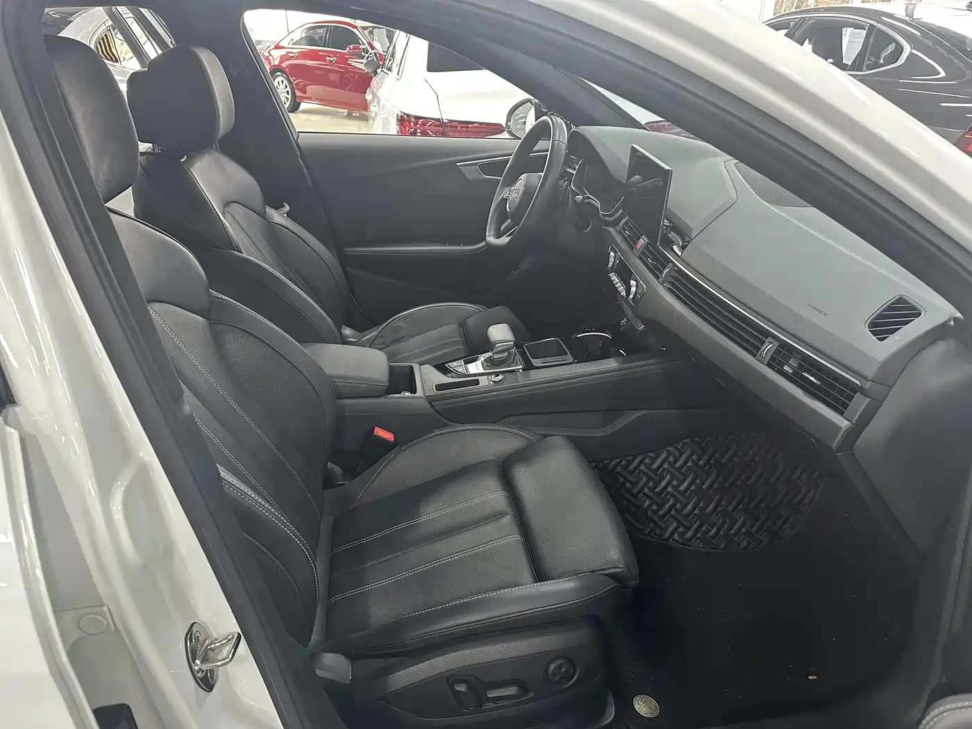 Audi A4L 2023 40 TFSI Luxury Sport фото 14