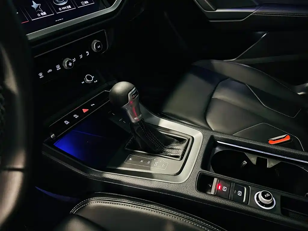 Photo 11 - Audi Q3
