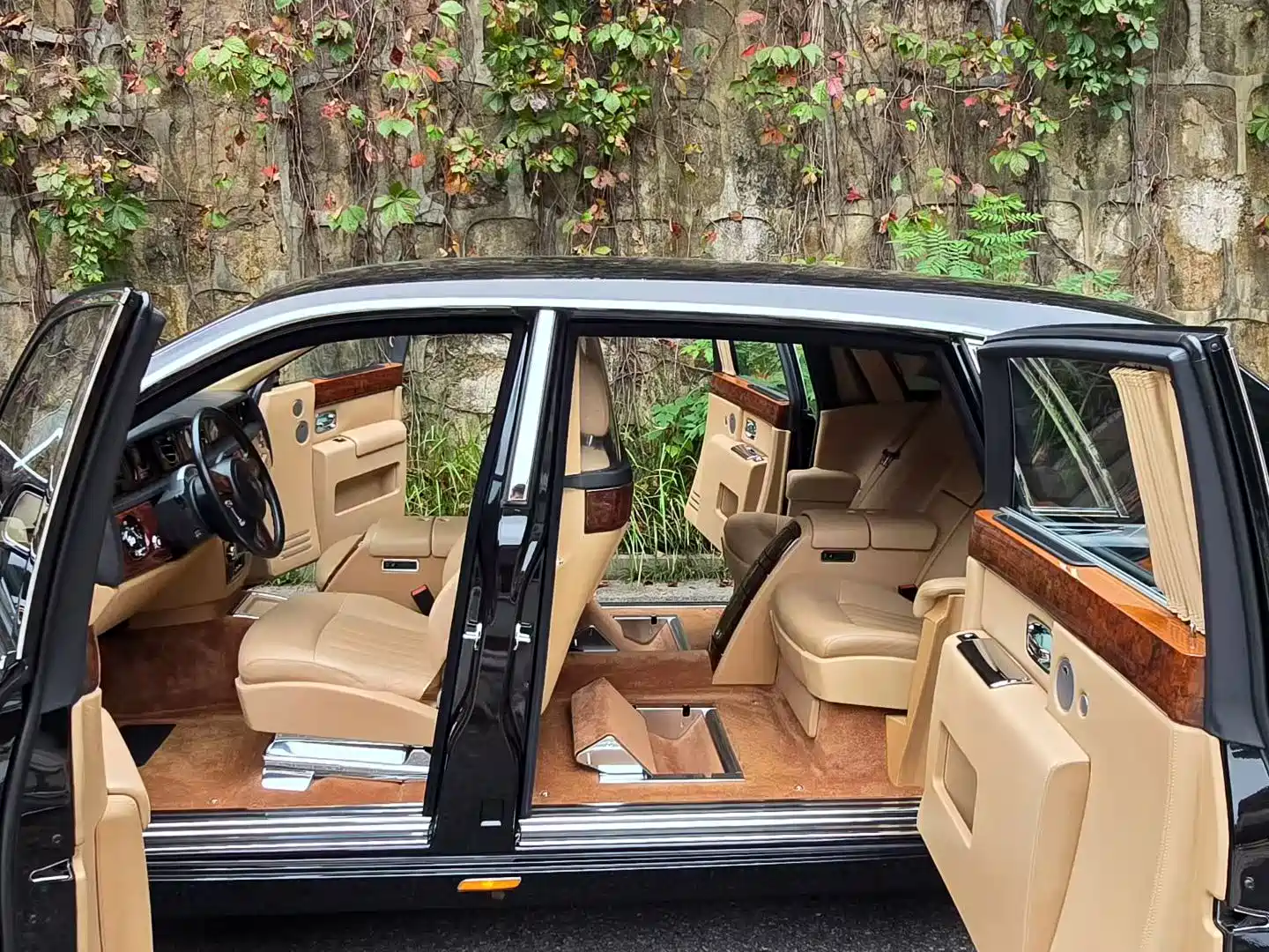 Photo 15 - Rolls-Royce Phantom