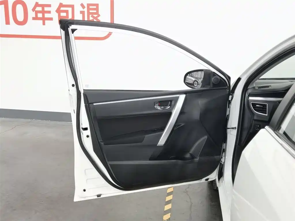 Toyota Corolla 2017 Facelift 1.6L S-CVT GL фото 8