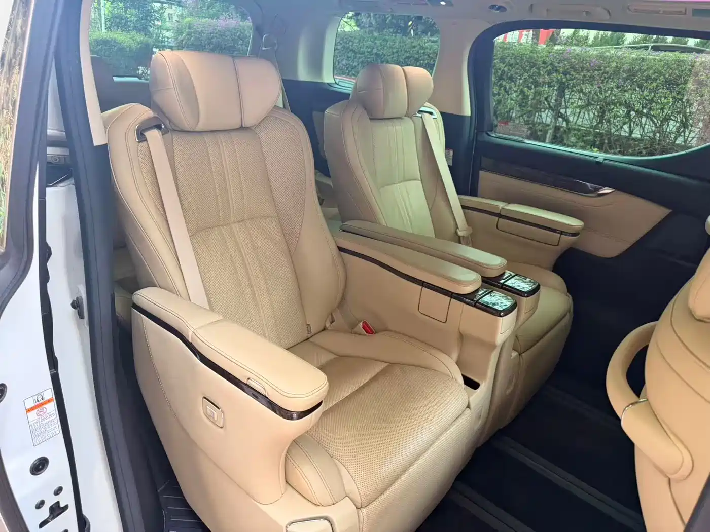 Toyota Alphard 2019 Hybrid 2.5L Premium Edition фото 7