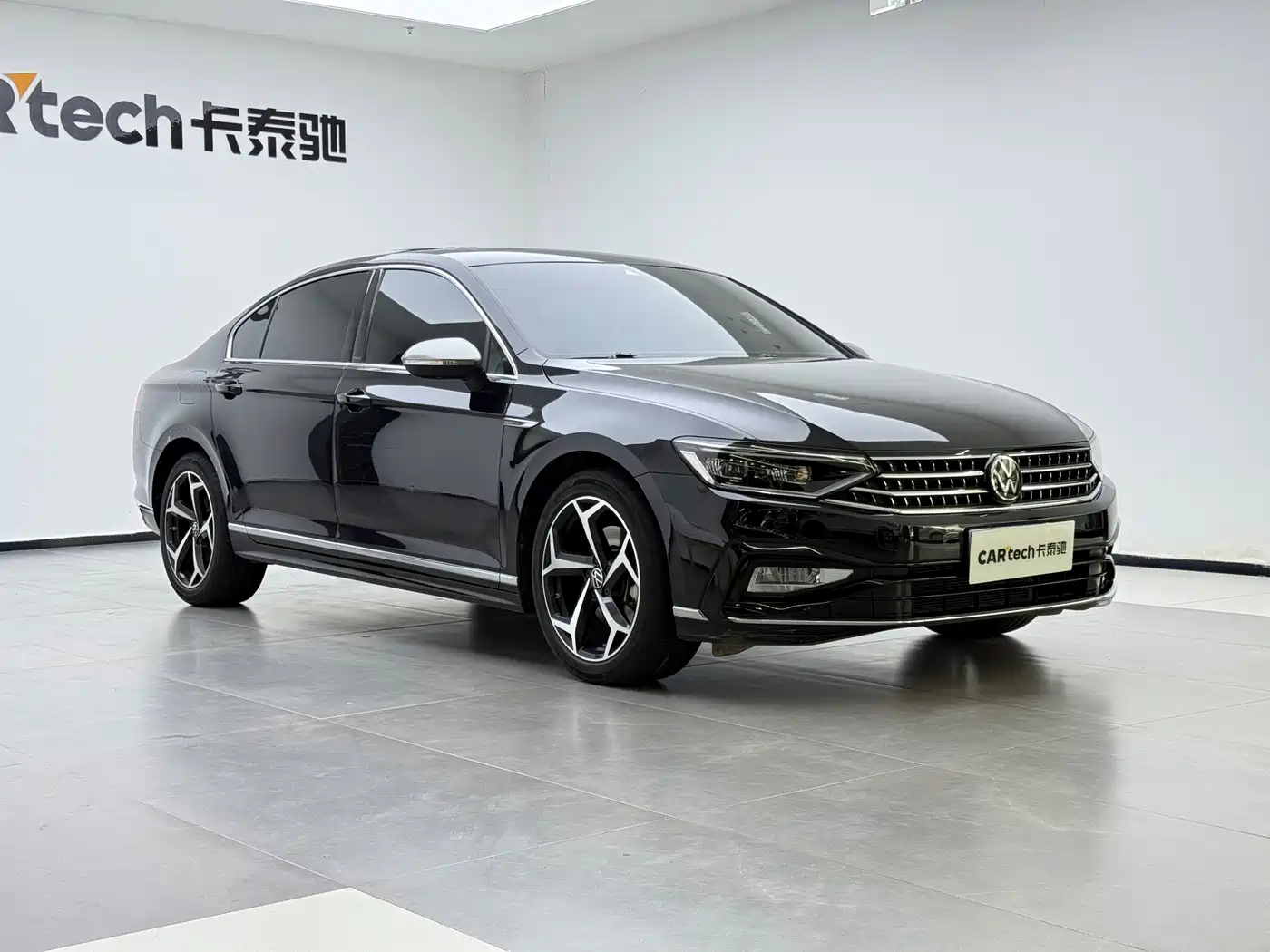 Volkswagen Magotan 2023 Model 2 Million Commemorative Edition 330TSI DSG Luxury фото 8