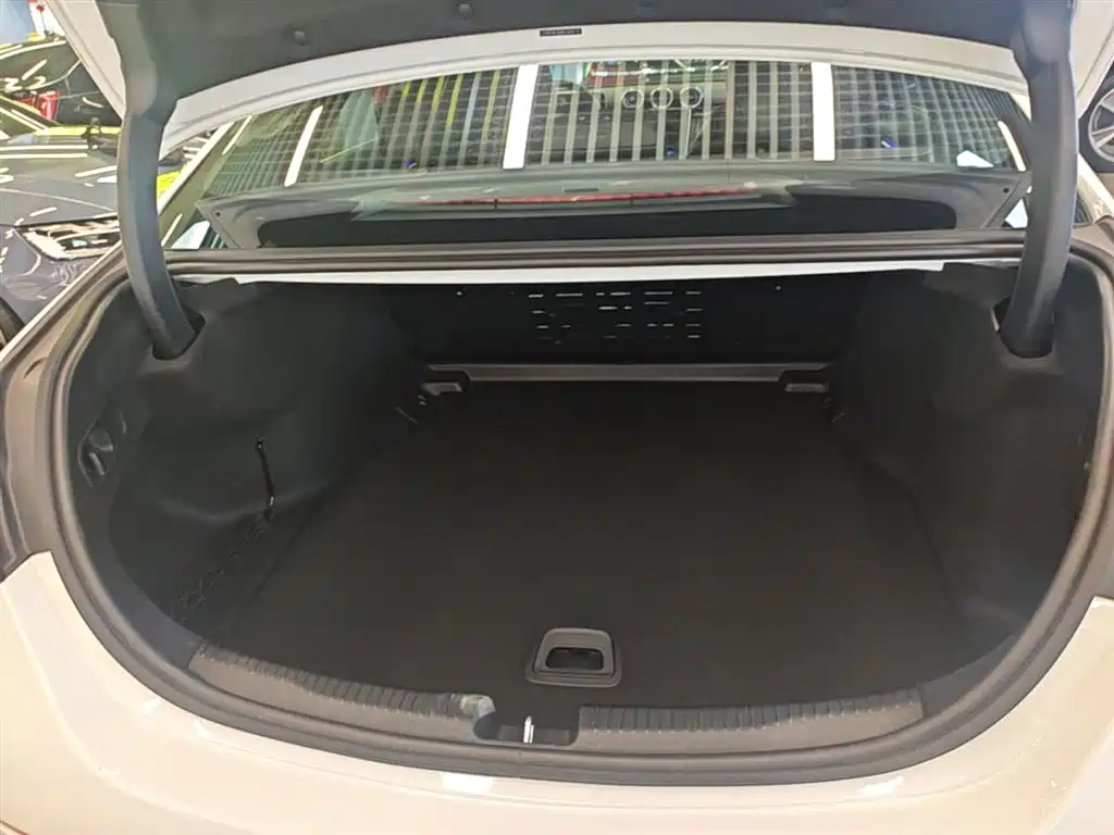 Mercedes-Benz C-Class 2024 Facelift III C 260 L Night Sport Edition фото 19