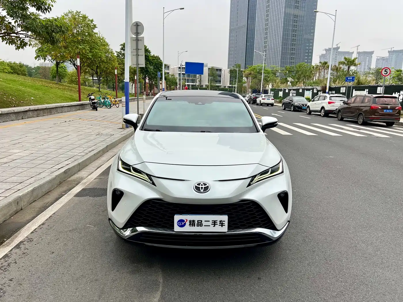 Toyota Venza 2022 2.0L CVT 2WD Premium фото 2