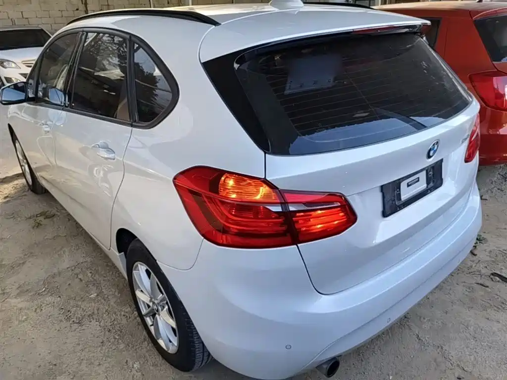 BMW 2 Series Touring 2016 218i Fashion Model фото 5