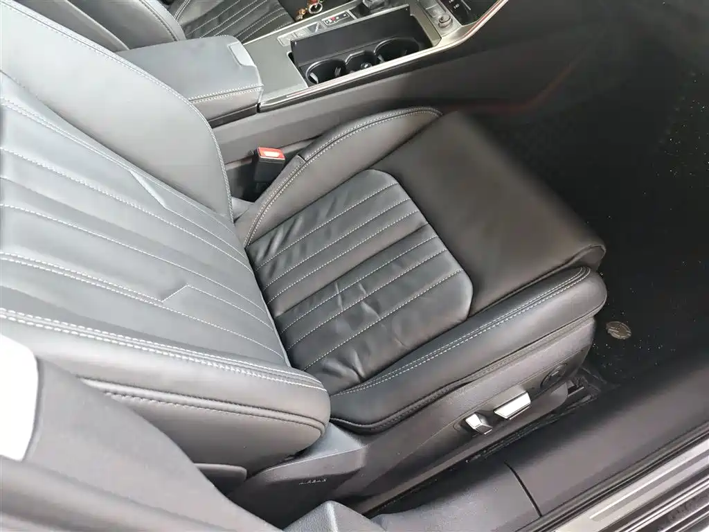 Audi A6L 2024 40 TFSI Luxury Elegance фото 16