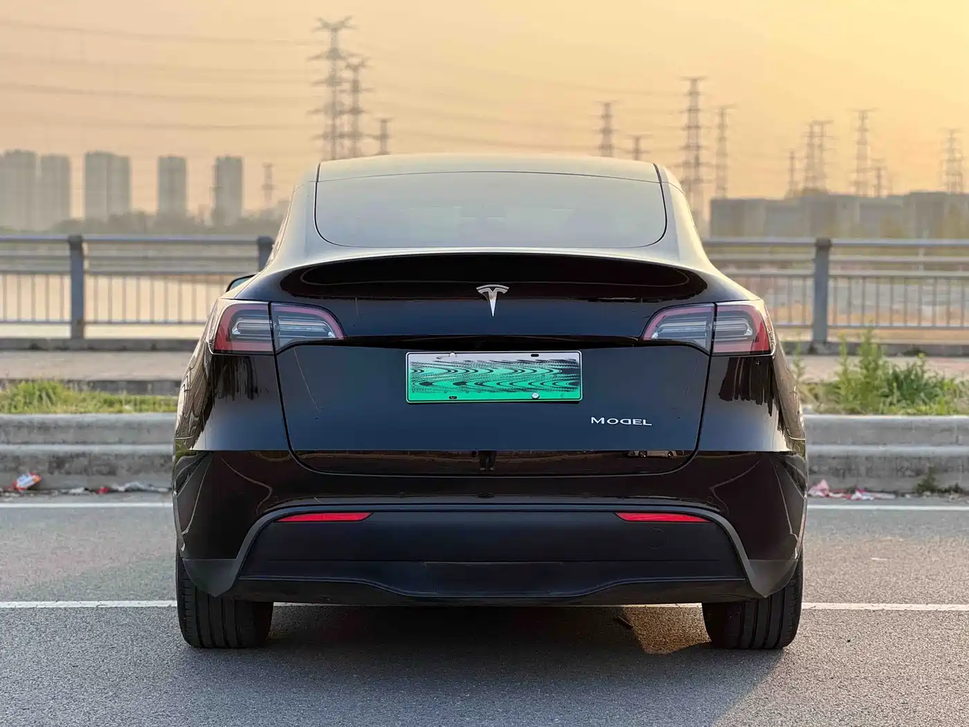 TESLA MODEL Y