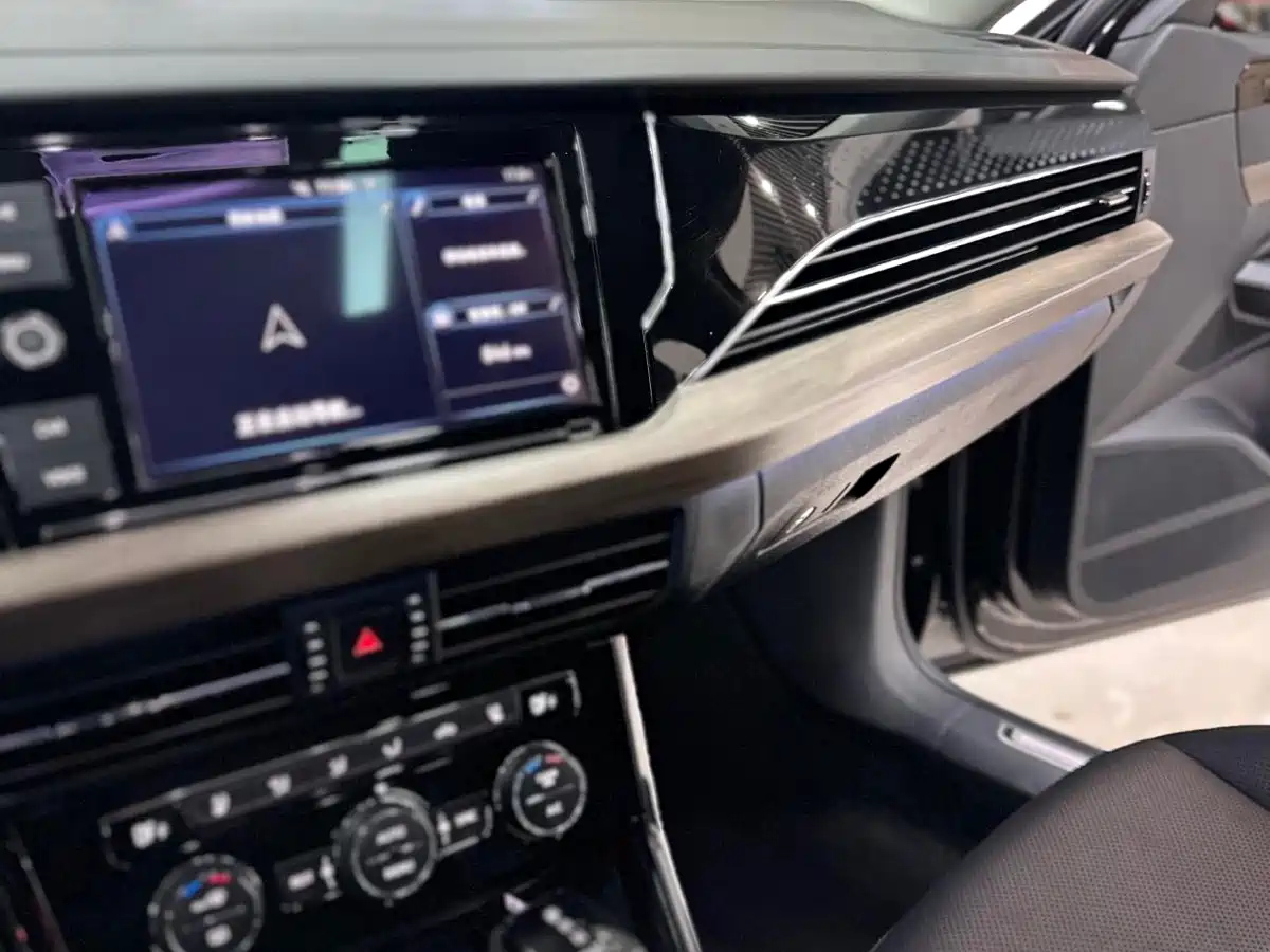 Volkswagen Passat 2019 330TSI Luxury Edition China VI фото 17