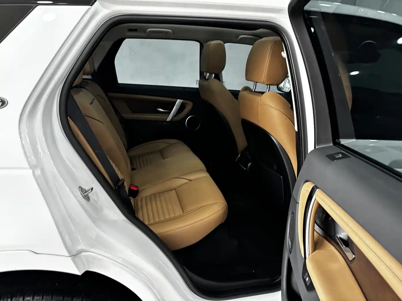 Land Rover Discovery Sport 2025 249PS Performance Tech Edition фото 24
