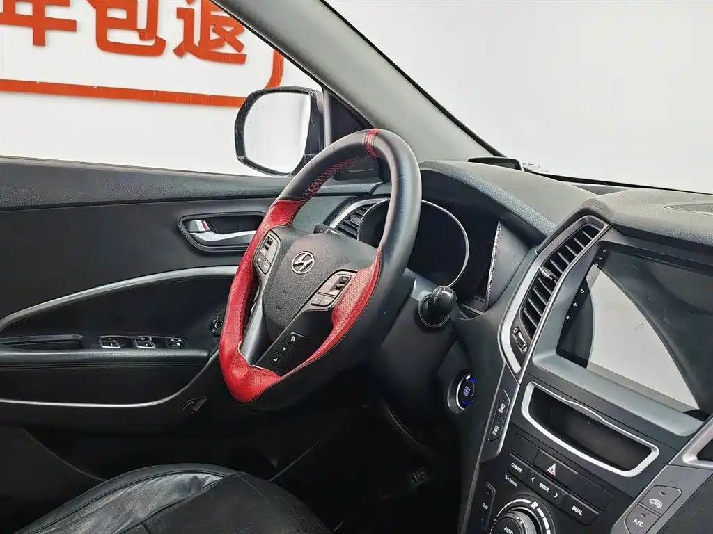 Hyundai Grand Santa Fe 2013 3.0L 7-Seater 4WD Comfort Edition фото 22