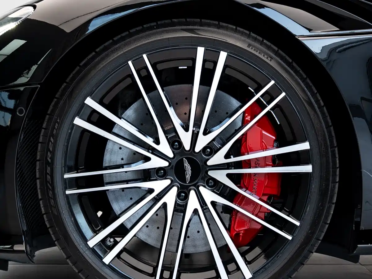 Aston Martin DBS 2022 DBS Superleggera V12 Coupe фото 4