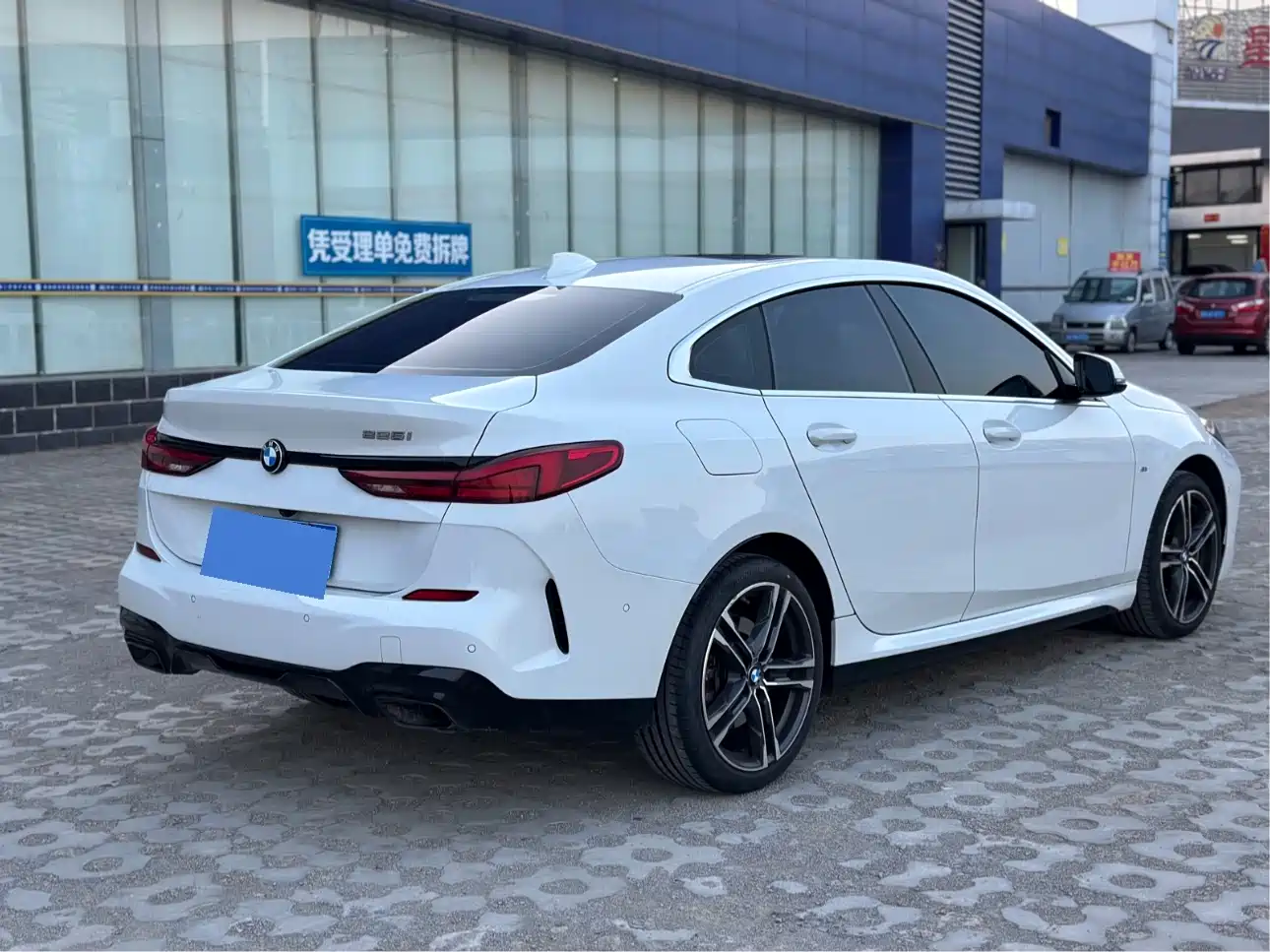 BMW 2 Series (Import) 2023 225i 4-Door Coupe M Sport Package фото 5