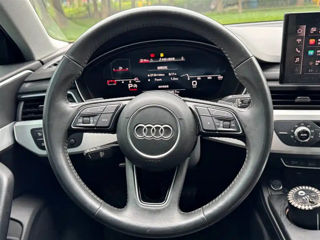 Фото 14 - Audi A4L