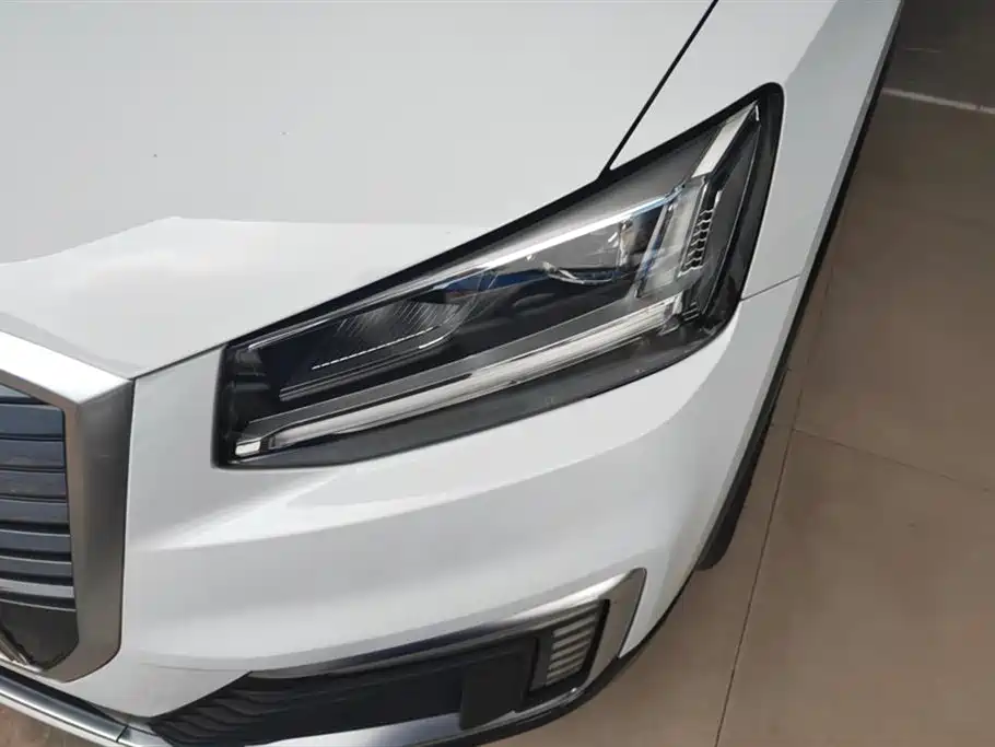 AUDI Q2L E-TRON