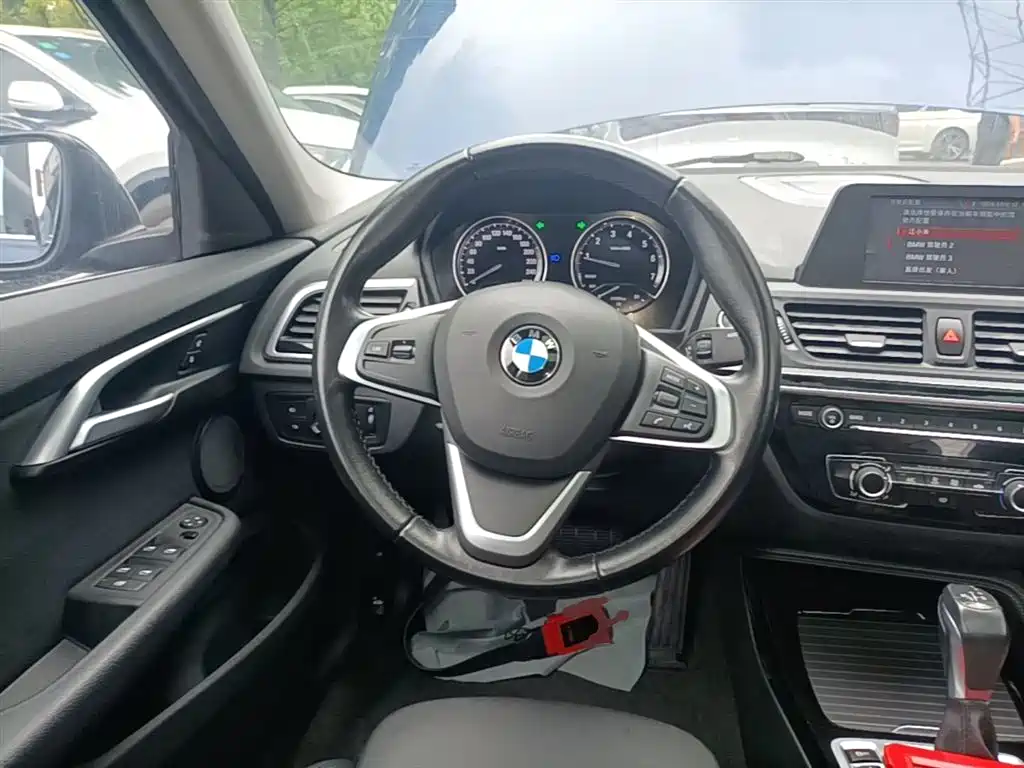 BMW 1 Series 2018 118i Sport Edition фото 11