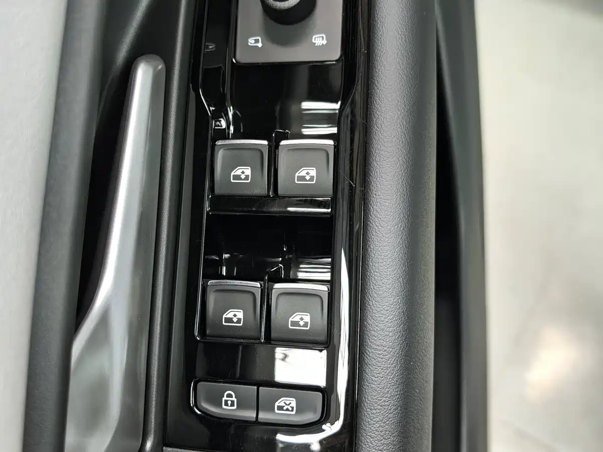 Jetta VS8 2026 2025 Base