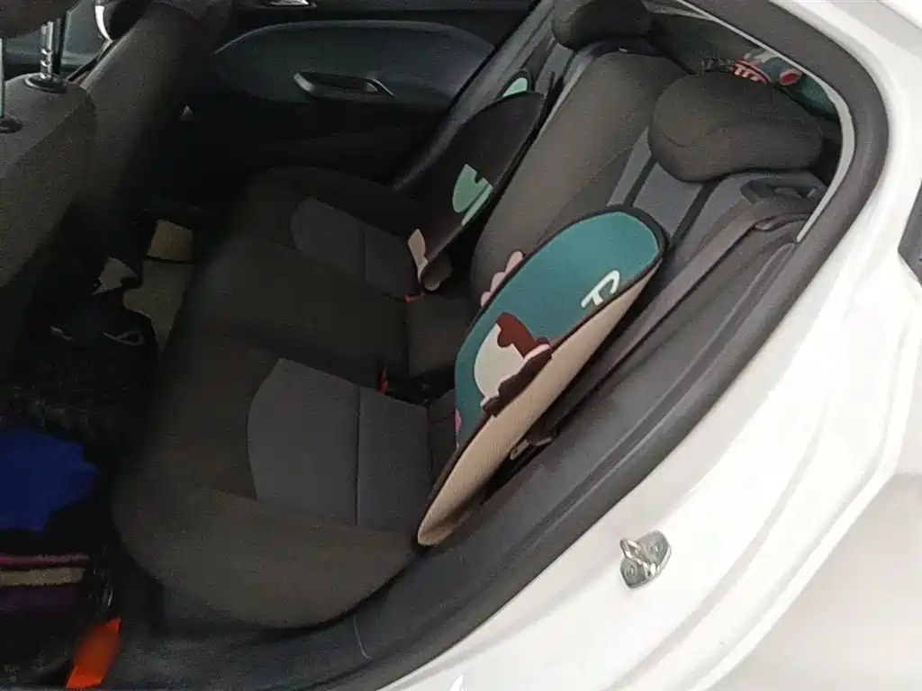 Chevrolet Cruze 2018 Hatchback 320 Automatic Pioneer Sunroof Edition фото 17