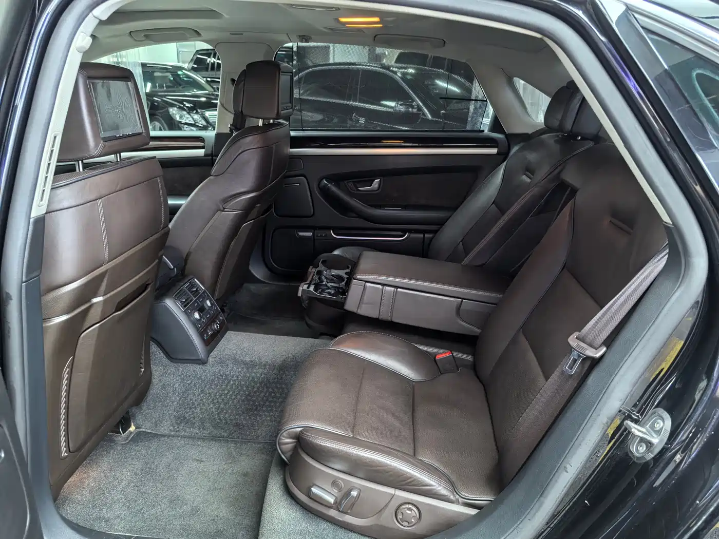 Audi A8 2009 Audi A8L 4.2 FSI quattro Premium фото 11