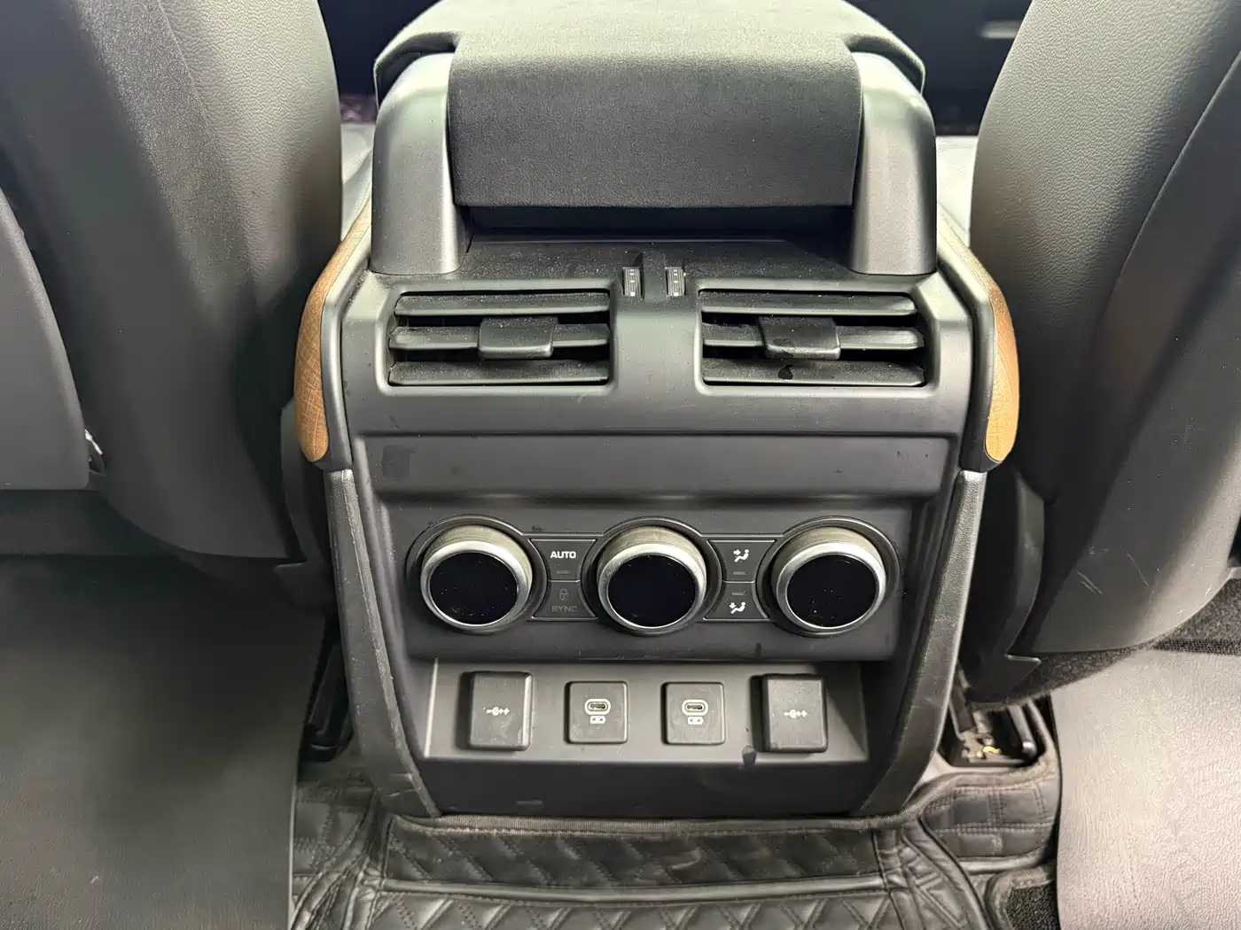 Land Rover Defender NEV 2022 110 P400e фото 21