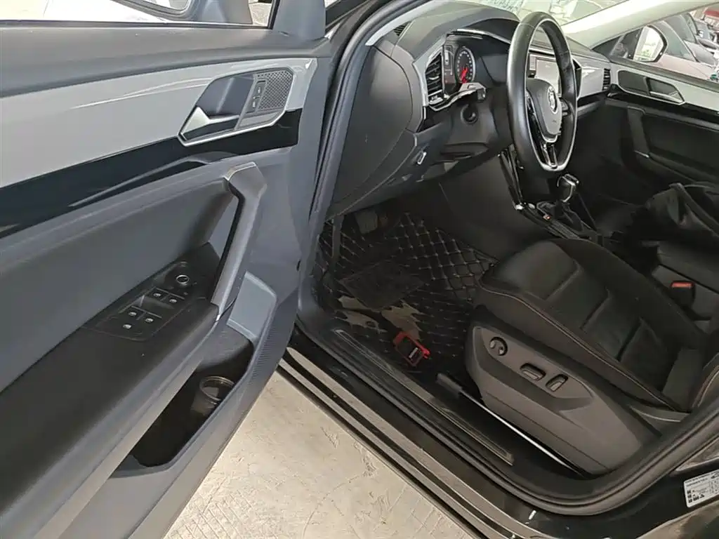 Volkswagen Tayron 2019 330TSI 2WD Luxury China VI фото 16