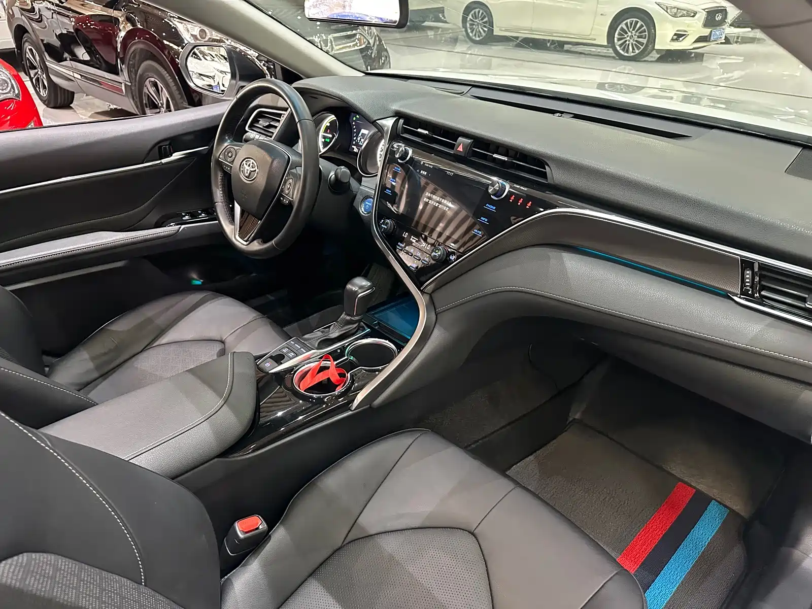 Photo 14 - Toyota Camry