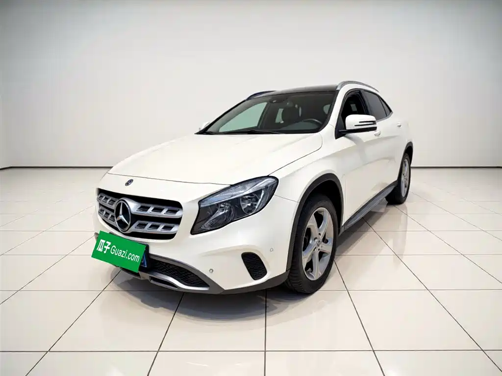 Mercedes-Benz GLA 2018 GLA 200 Dynamic фото 2