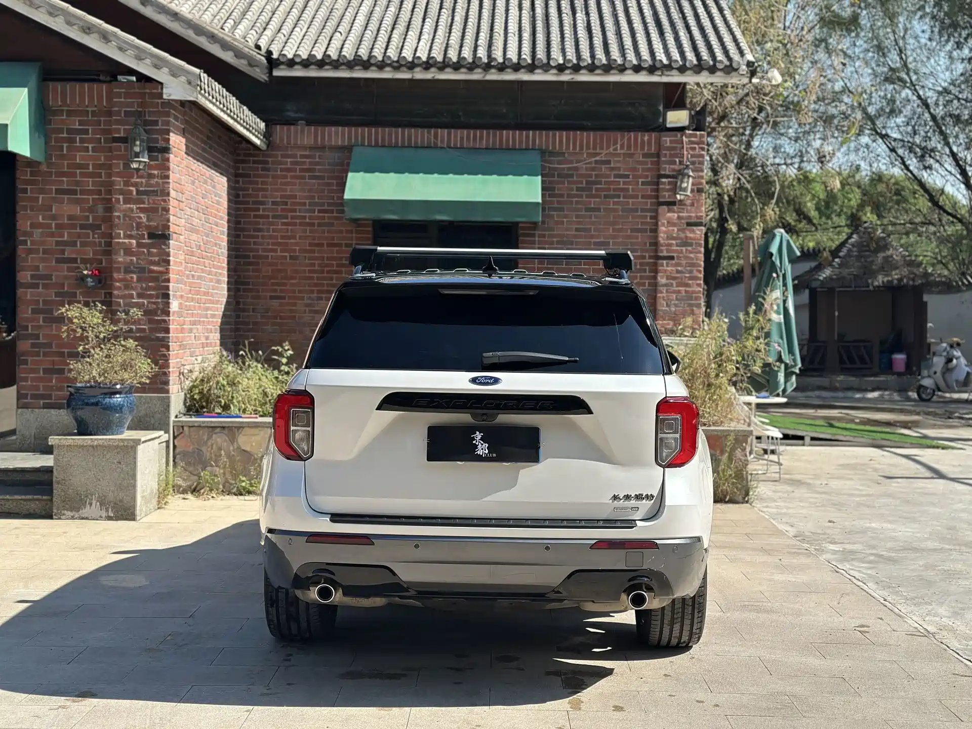 Фото 5 - Ford Explorer