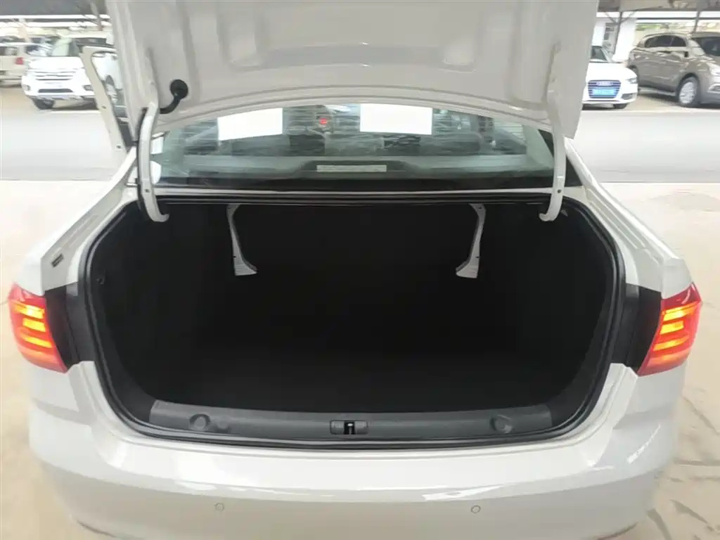 Volkswagen Lavida 2017 230TSI DSG Comfort Edition фото 19
