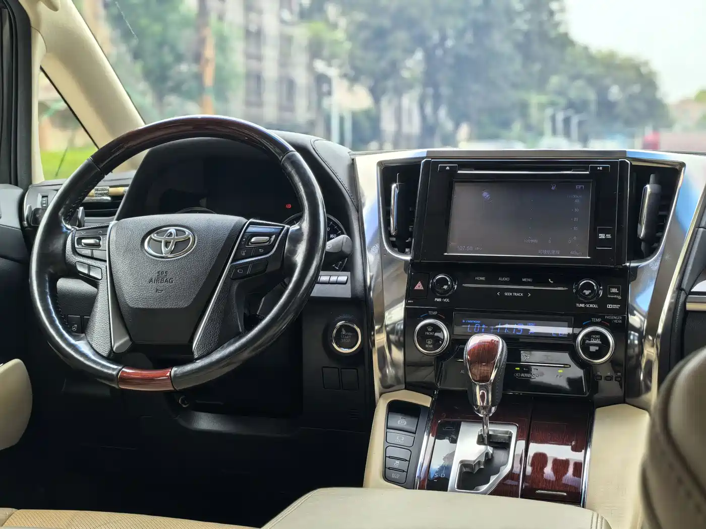 Toyota Alphard 2018 3.5L Luxury фото 10