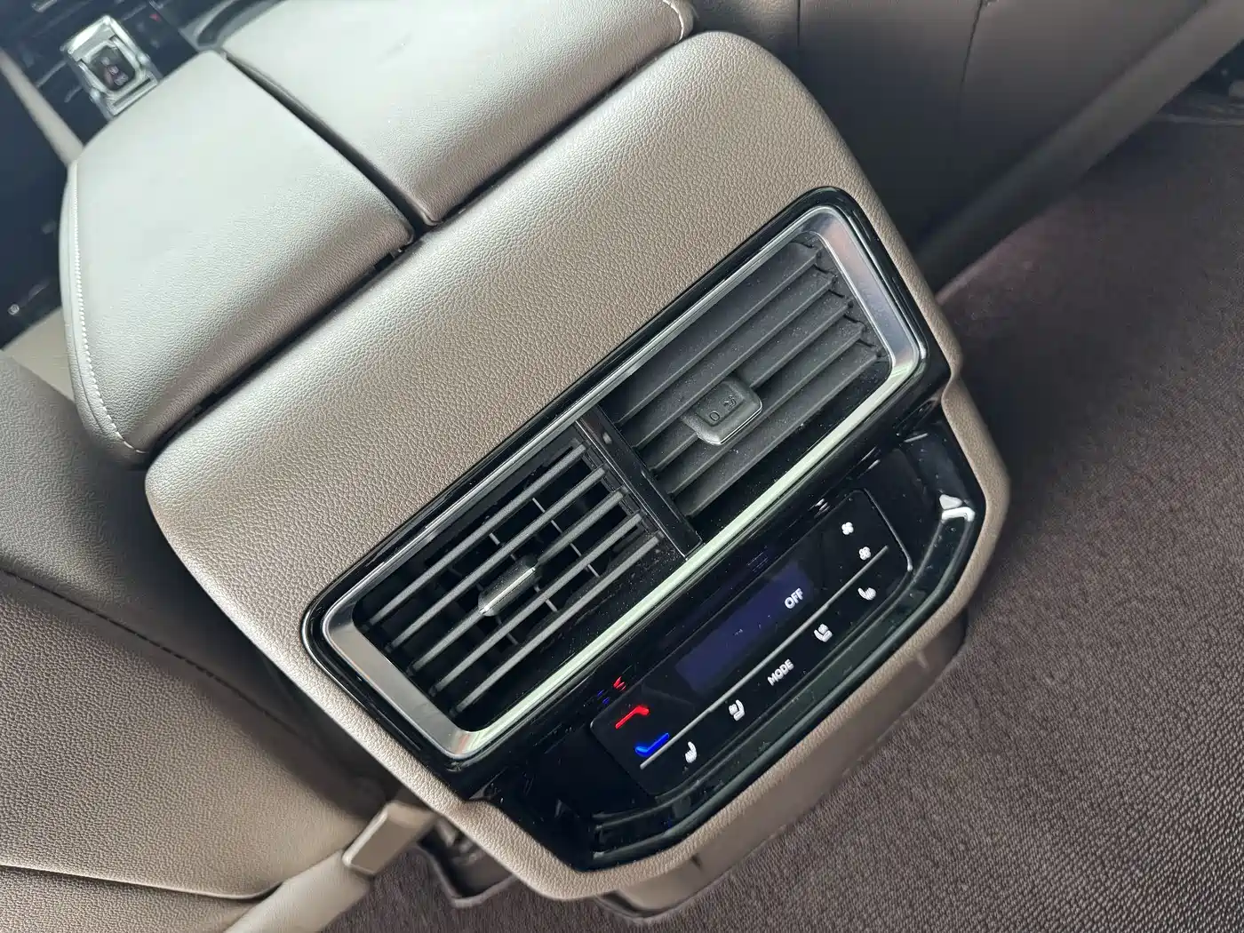 Volkswagen Viloran 2023 380TSI Premium Edition фото 5