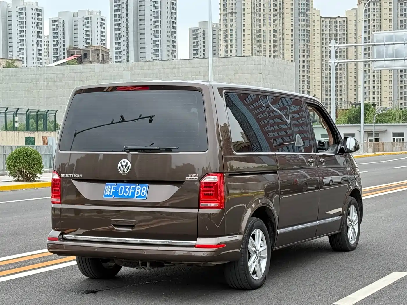 Volkswagen Multivan 2016 2.0TSI 4WD Prestige 7-Seater фото 5