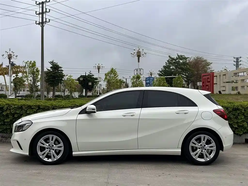 Mercedes-Benz A-Class (Import) 2017 Facelift A 200 Dynamic фото 21