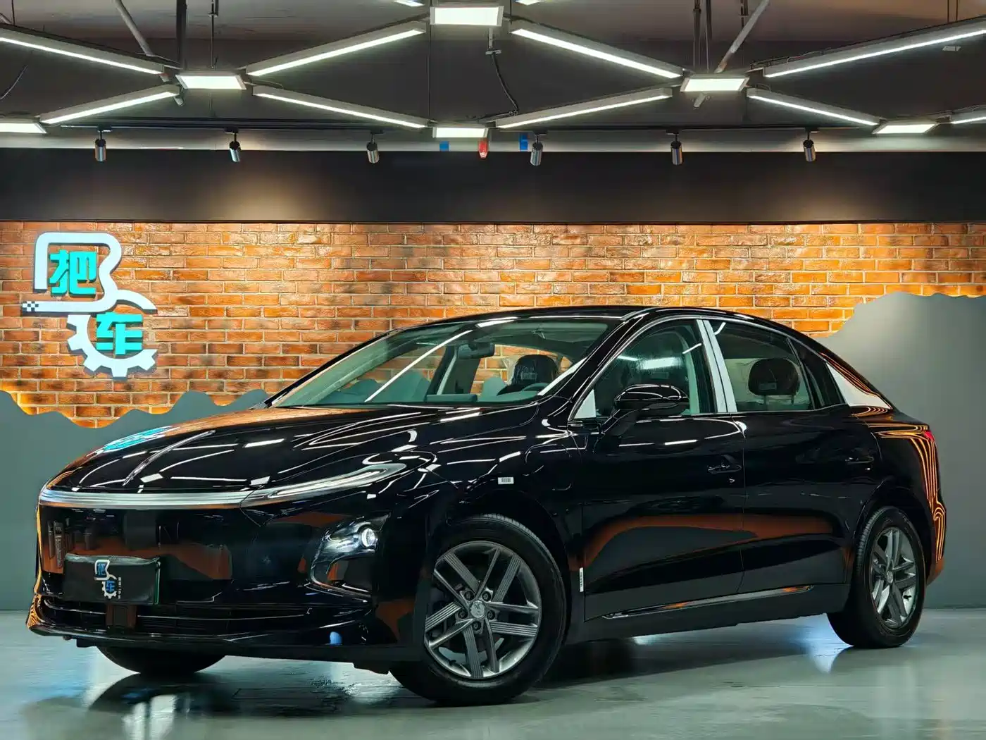 Hongqi E-QM5 2025 610km PLUS