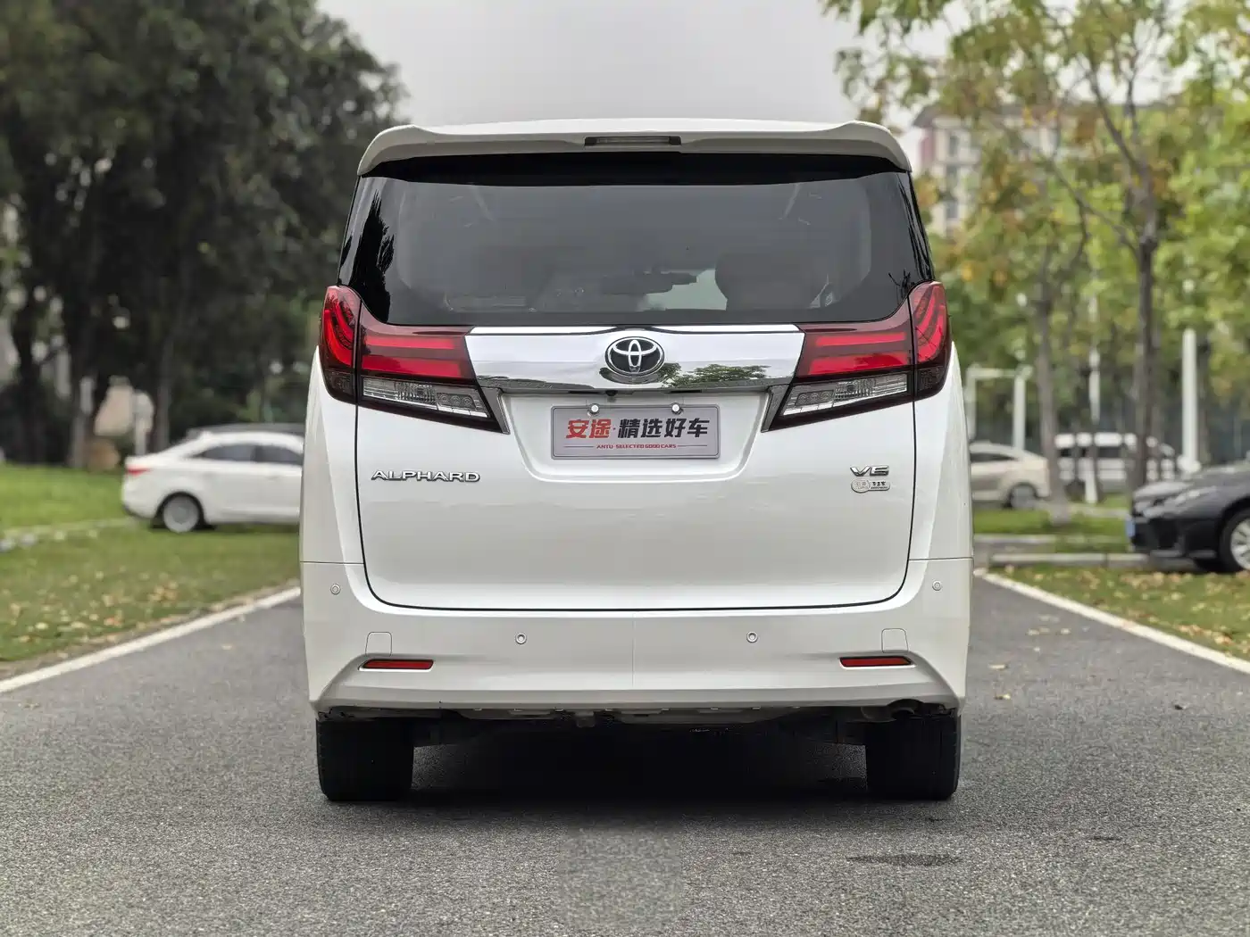 Toyota Alphard 2018 3.5L Luxury фото 4