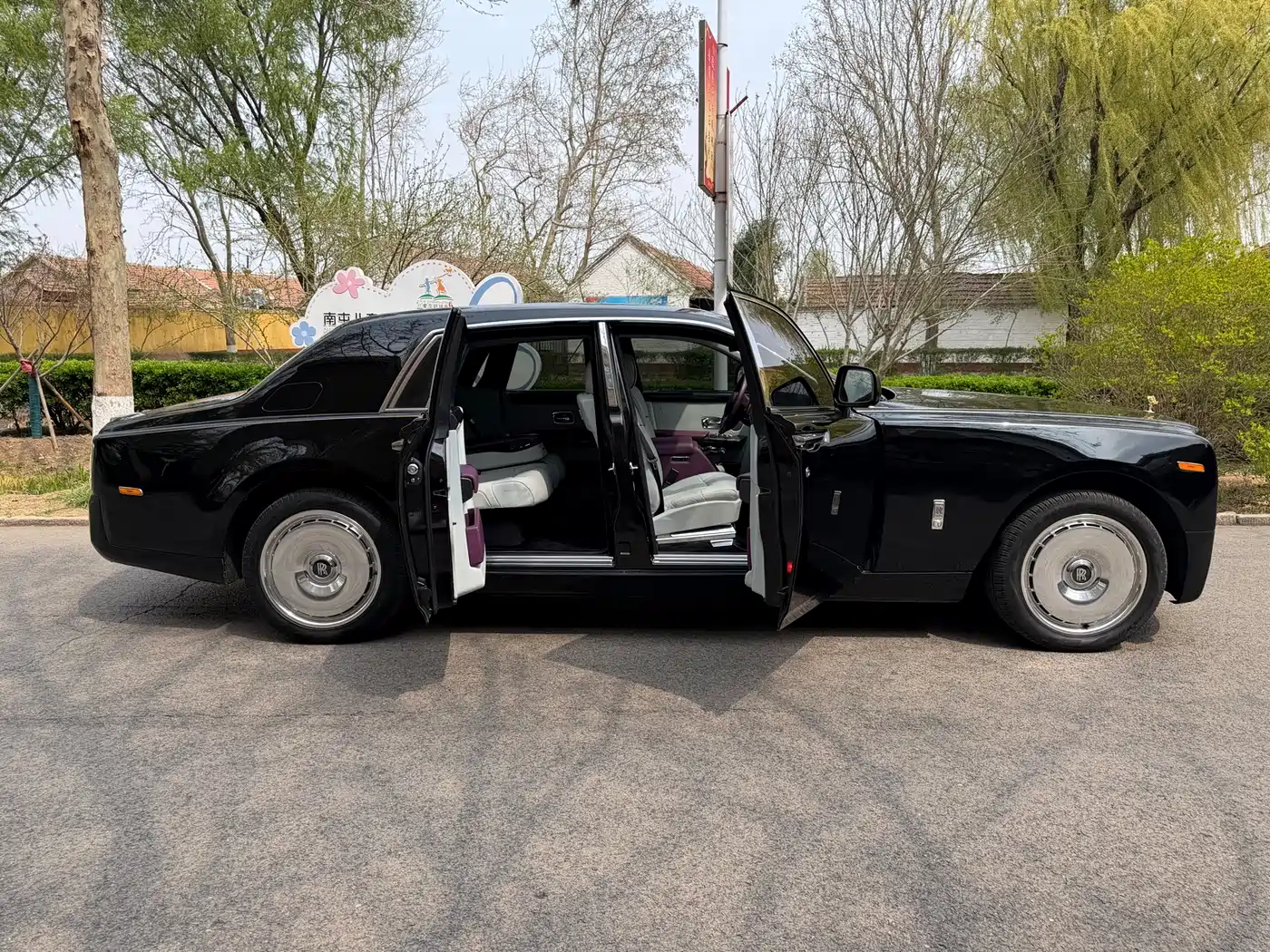 Rolls-Royce Phantom 2004 Model 6.7L Standard Version фото 8