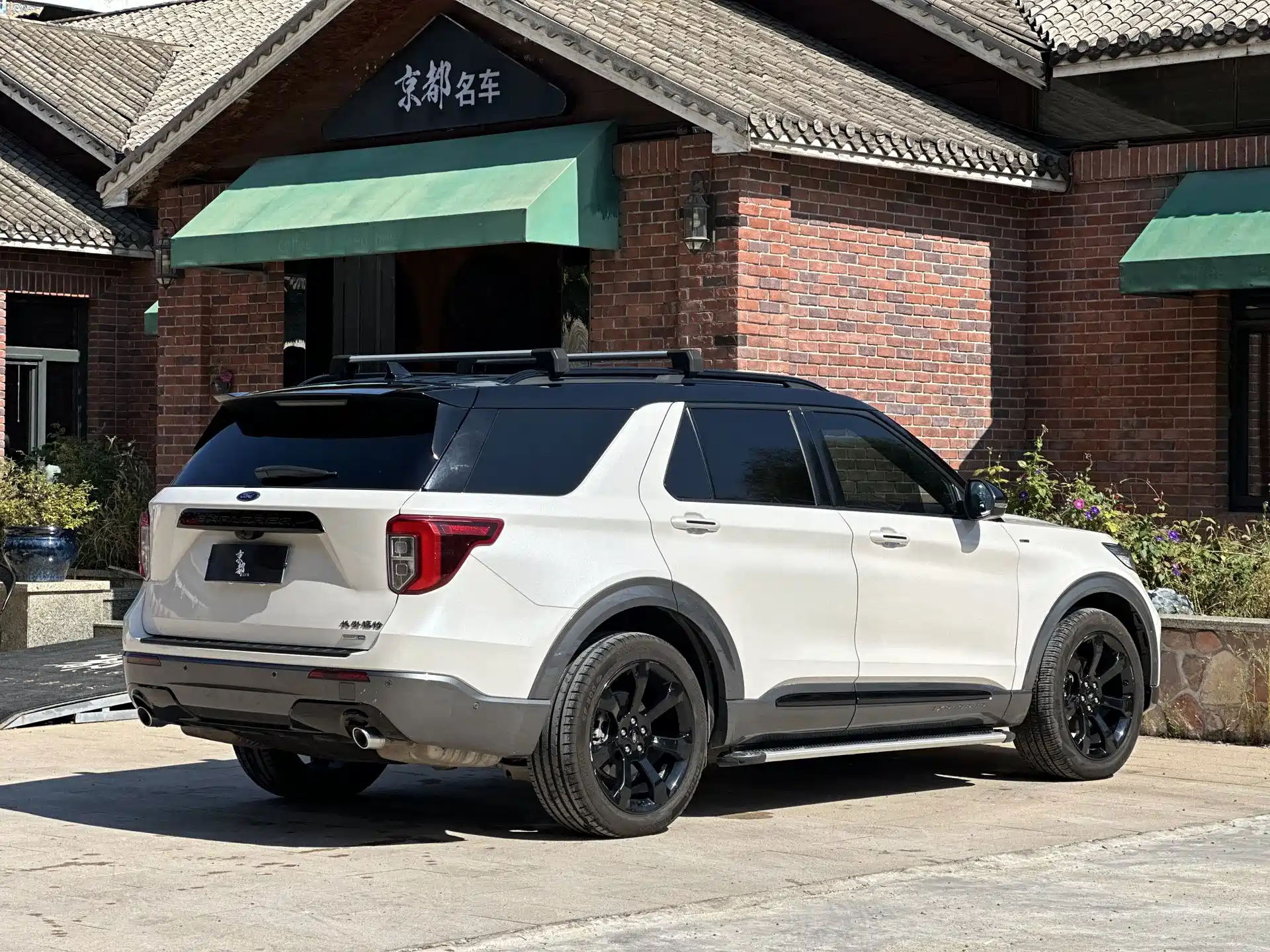 Фото 6 - Ford Explorer