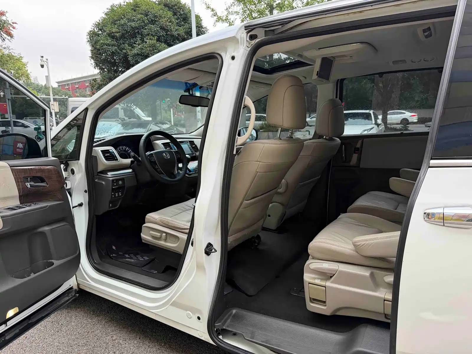 Photo 8 - Honda Odyssey