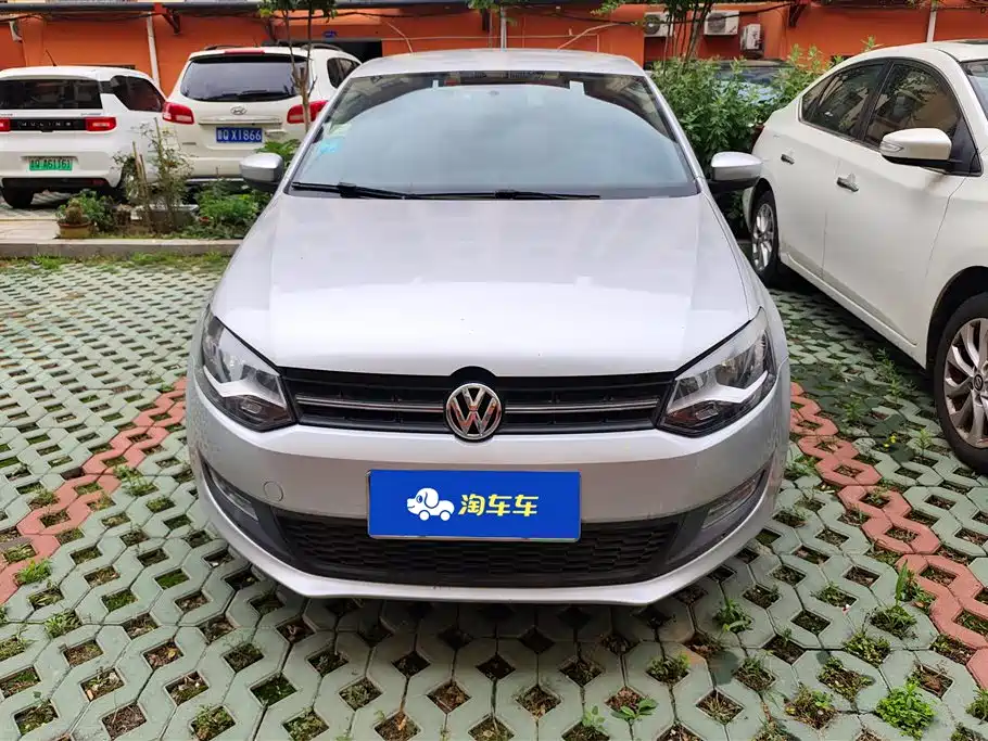Volkswagen Polo 2013 1.4L Automatic Comfort Edition фото 2