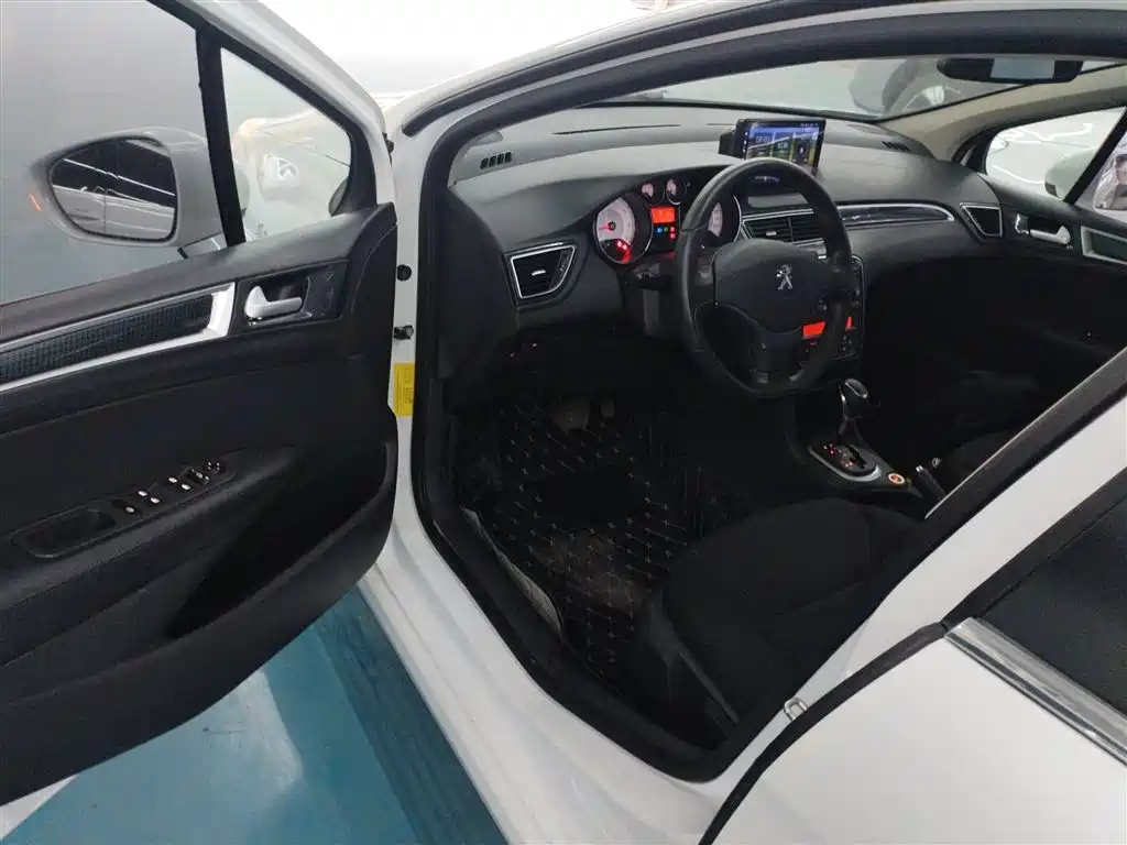 Peugeot 308 2014 Model Joy Edition Classic 1.6L Automatic Trend Style фото 16