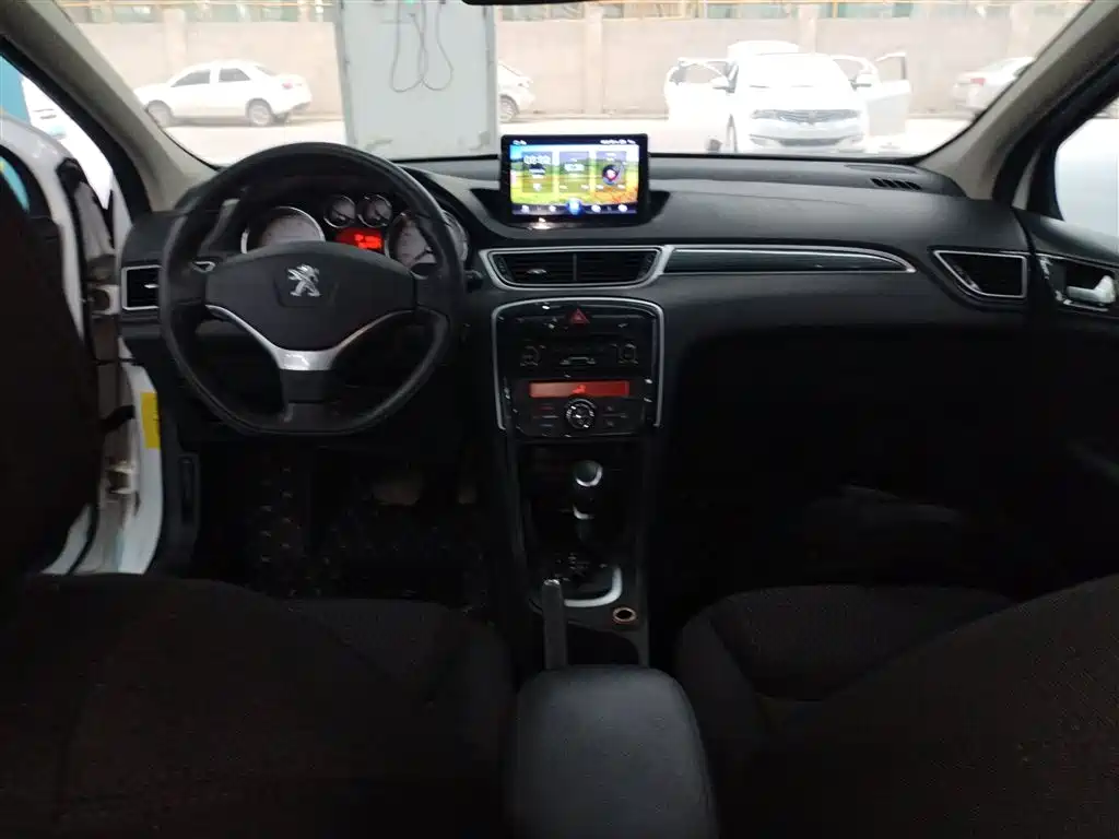 Peugeot 308 2014 Model Joy Edition Classic 1.6L Automatic Trend Style фото 10