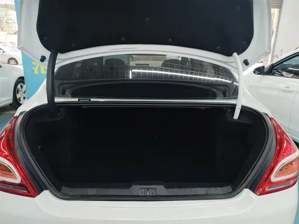 Peugeot 308 2014 Model Joy Edition Classic 1.6L Automatic Trend Style фото 19