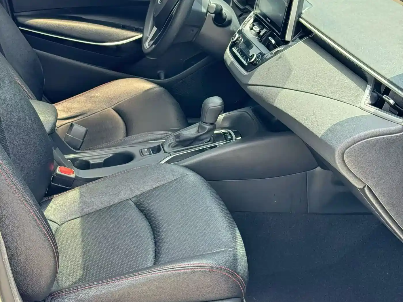 Toyota Corolla 2019 Hybrid 1.8L E-CVT GL-i Elite Edition фото 9