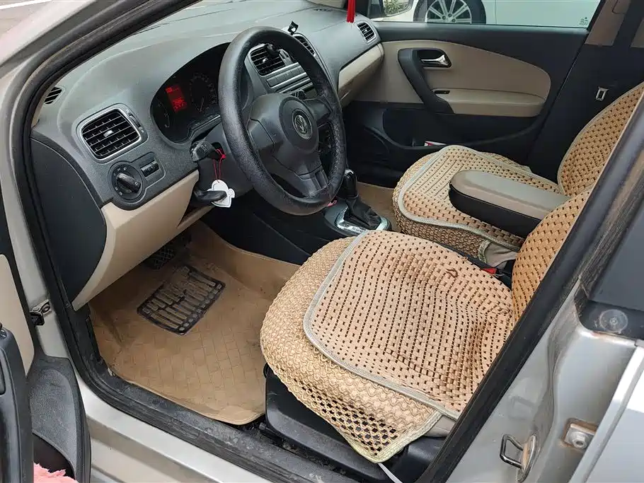 Volkswagen Polo 2013 1.4L Automatic Comfort Edition фото 9