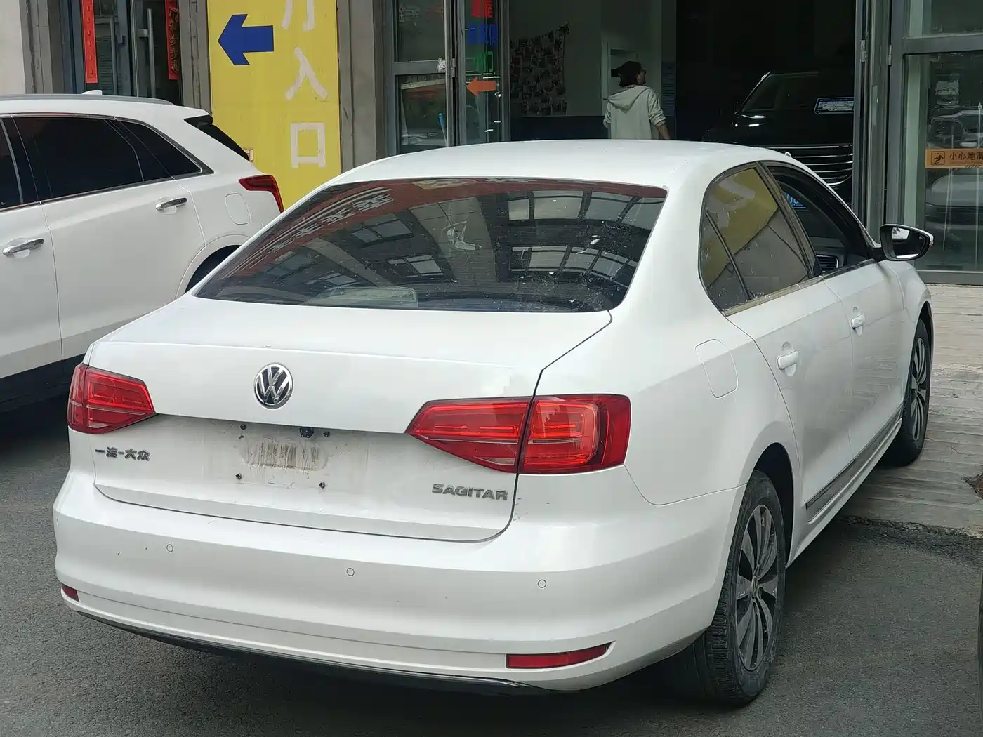 Volkswagen Sagitar 2018 1.6L Automatic Comfort фото 9