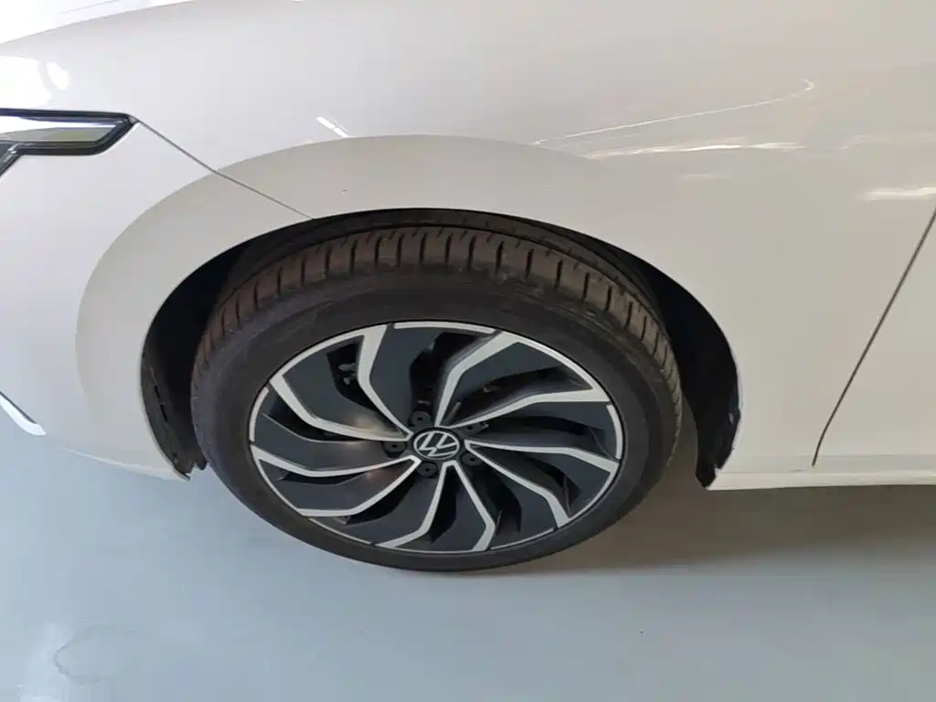 Фото 23 - Volkswagen Golf