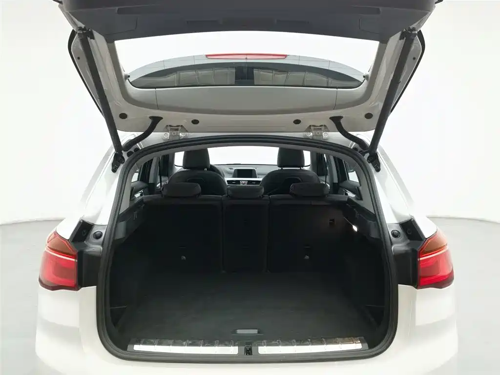 BMW X1 2019 sDrive18Li Premium Model фото 16