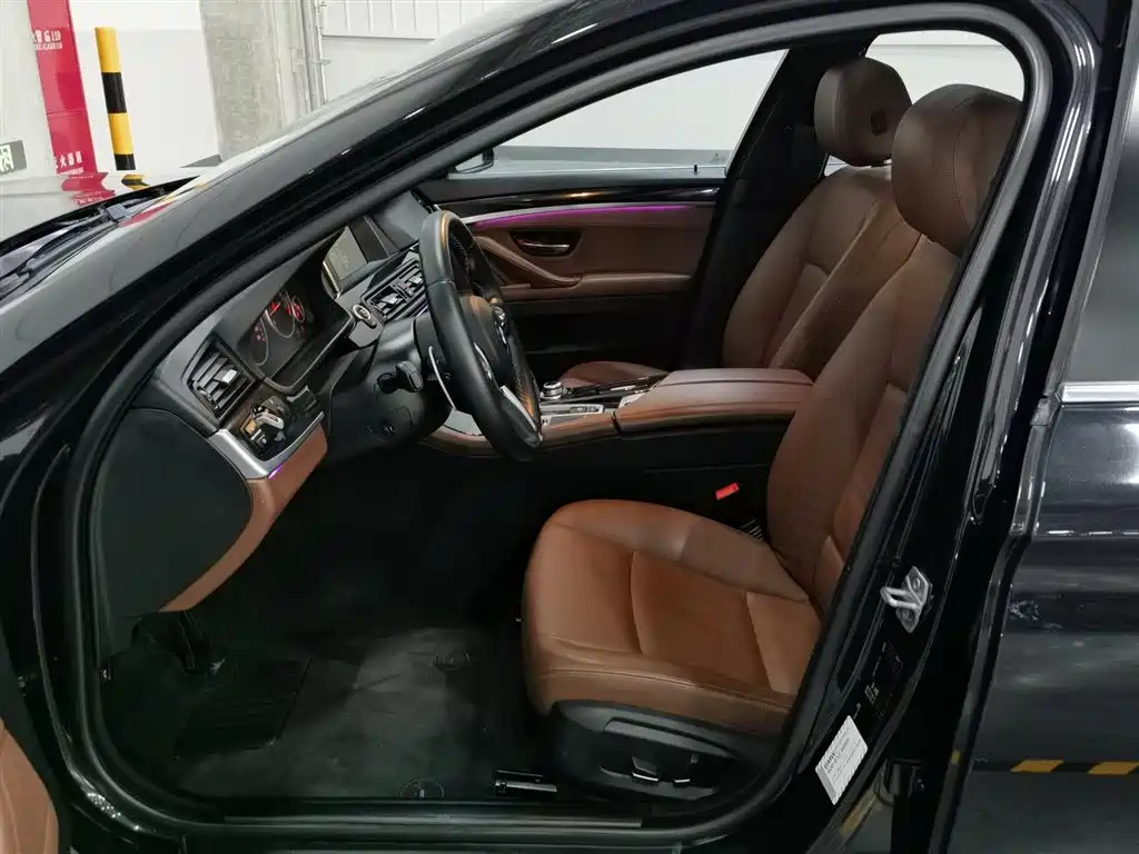 BMW 5 Series 2017 520Li Classic Edition фото 10