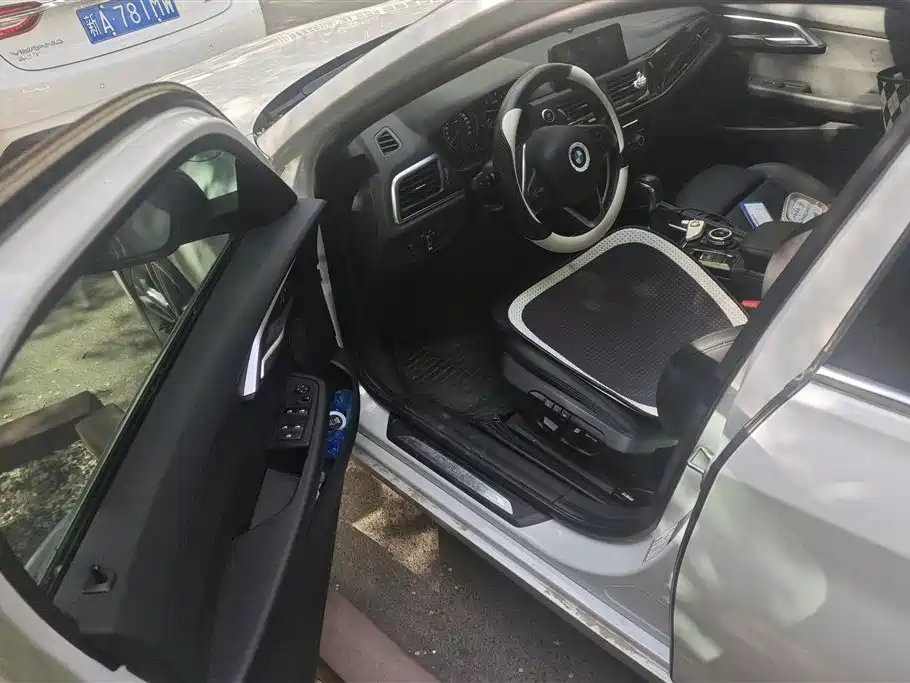 BMW 1 Series 2018 118i Sport Edition фото 9